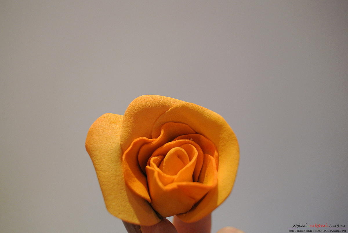 Мастер-класс изготовления украшения своими руками - брошь-заколка с розами из фоамирана.. Фото №17